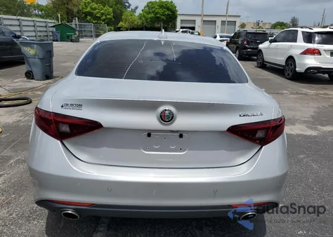 2021 Alfa Romeo Giulia Sport z USA, uszkodzony, nr VIN ZARFAMAN0M7642049